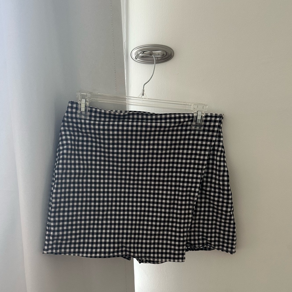 Holister skort